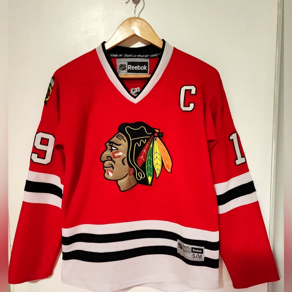 Reebok Chicago BLACKHAWKS  #19 TOEWS Hockey Jersey size S/M
